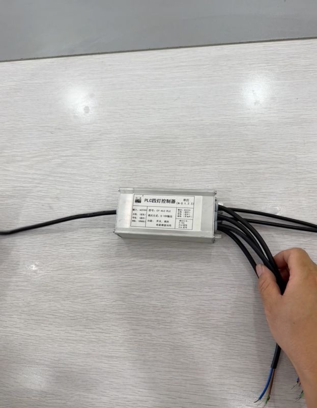 plc 4灯控制器